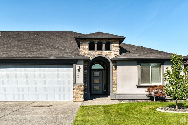 Building Photo - Spacious 3-bedroom 2 bath in the Golfing C... Rental