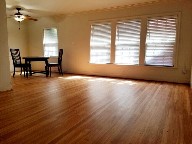 Living - Dining Room - 1806 Banks St Unit #4
