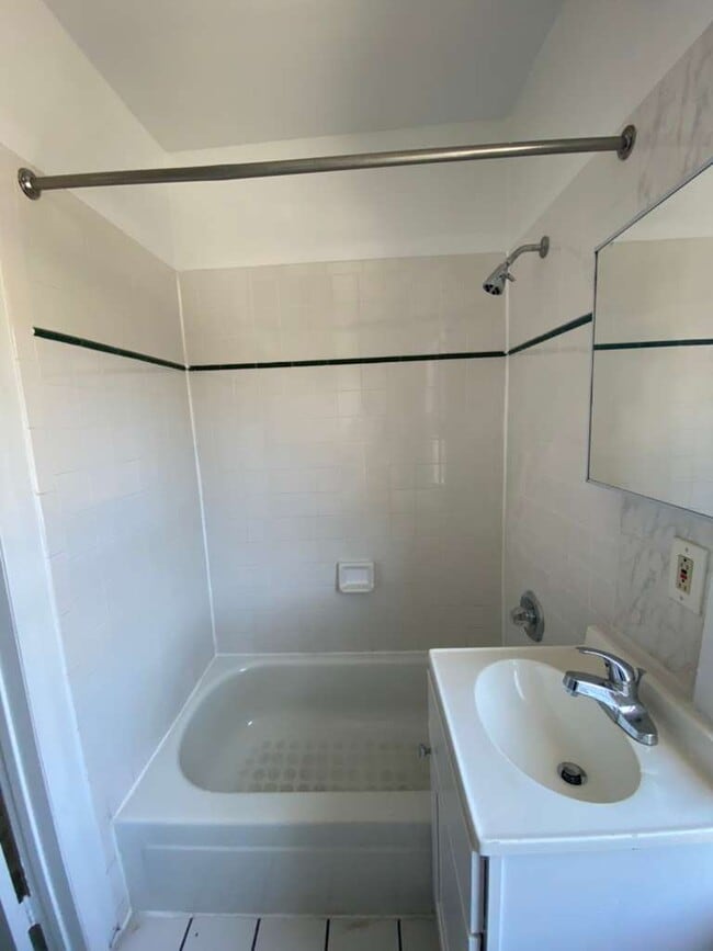 Photo - 126 Oliver Ave Unit APT 2