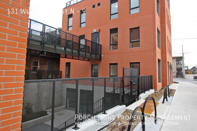 Photo - Stunning 2 bedroom 2 Storey Unit with Private Roof Top Balcony Unité 9