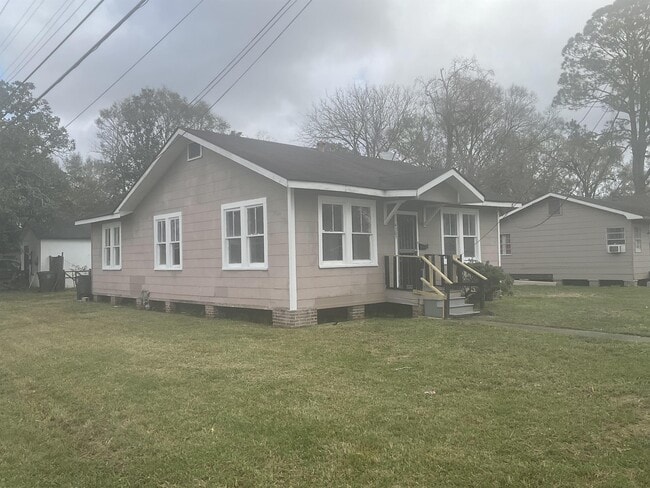 Building Photo - 4305 Byron Ave