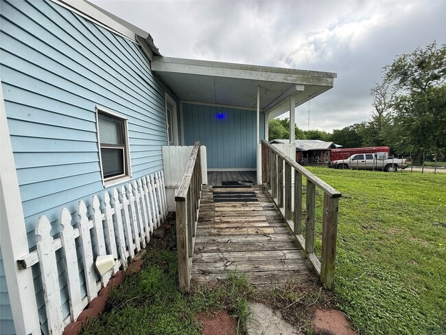 Photo - 1203 County Rd 254