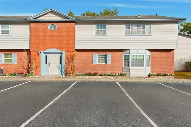 Building Photo - 3011 George Mason Ave Unit 3