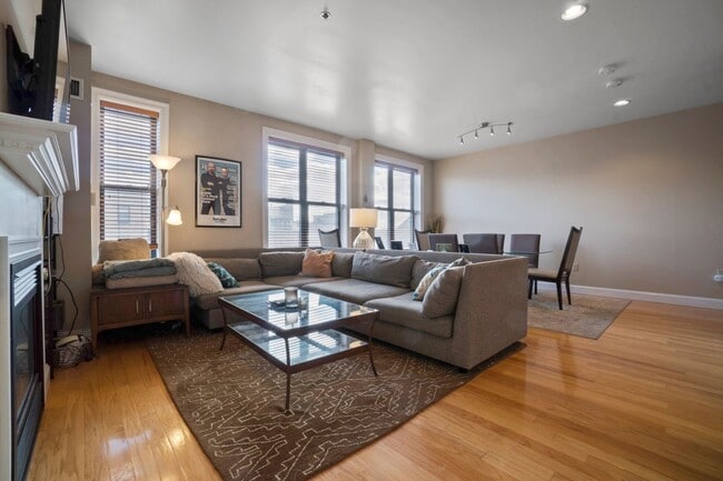 Photo - 1723 Washington St Unit 402