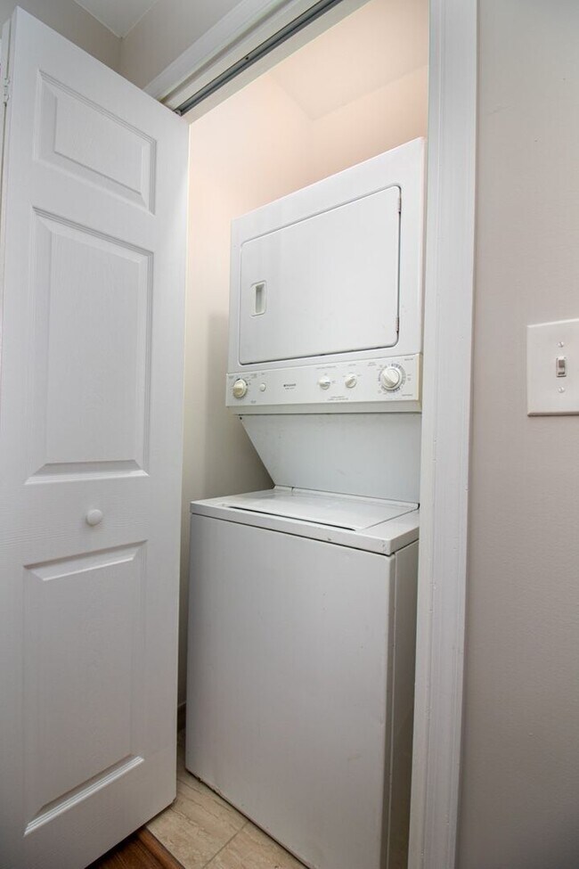 Photo - 5043 Walnut St Unit 2F