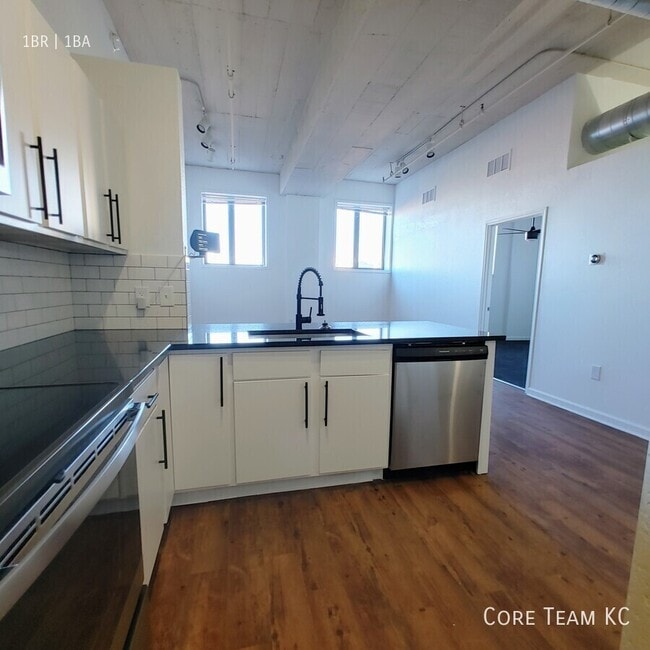 Photo - 320 W 7th St Unit 406