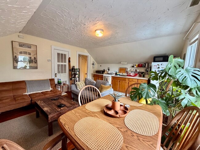 Photo - 35 Danforth St Unit 3
