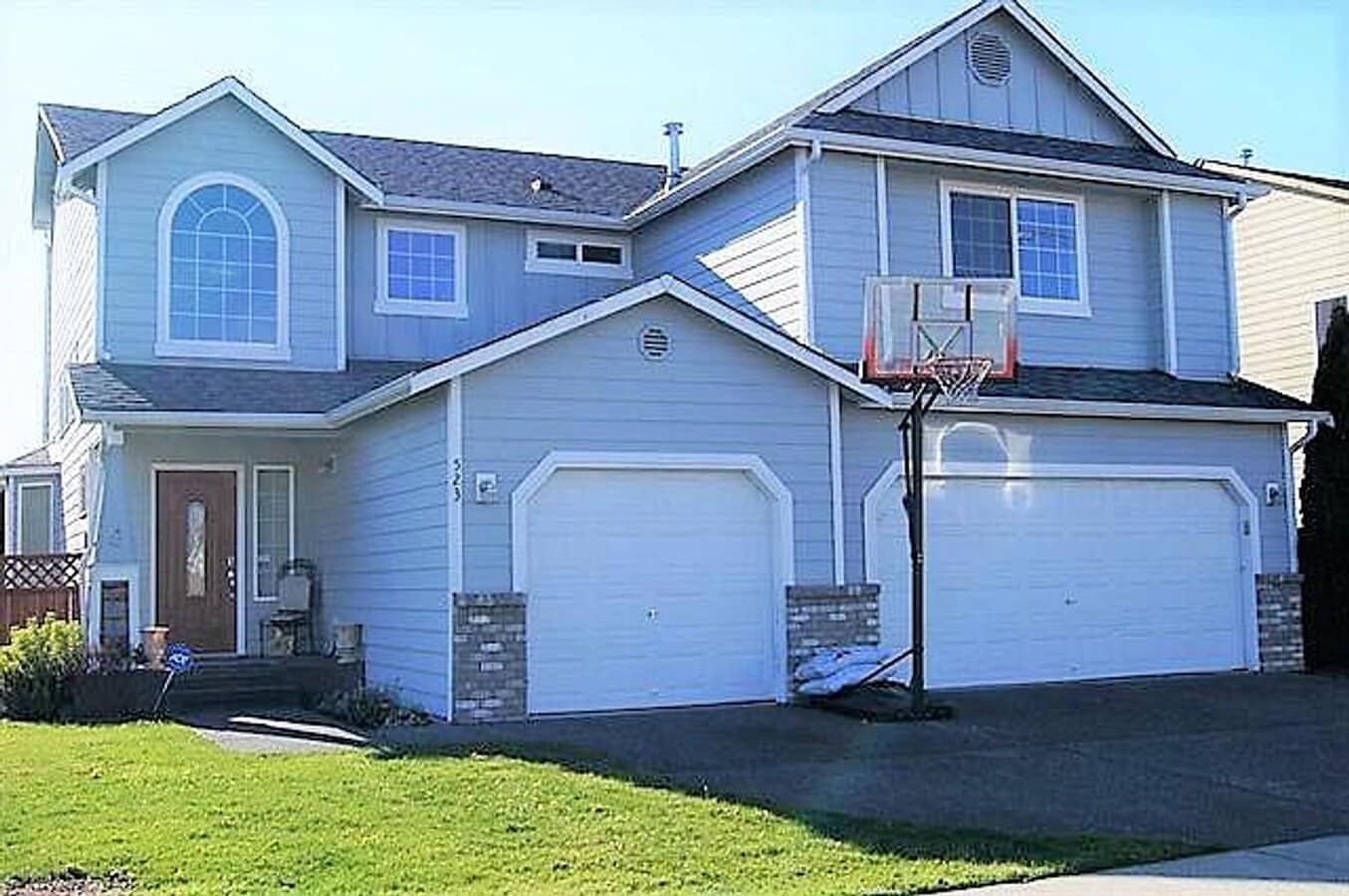 Welcoming Home with High Ceilings and Spacious Floor Plan - Welcoming Home with High Ceilings and Spacious Floor Plan