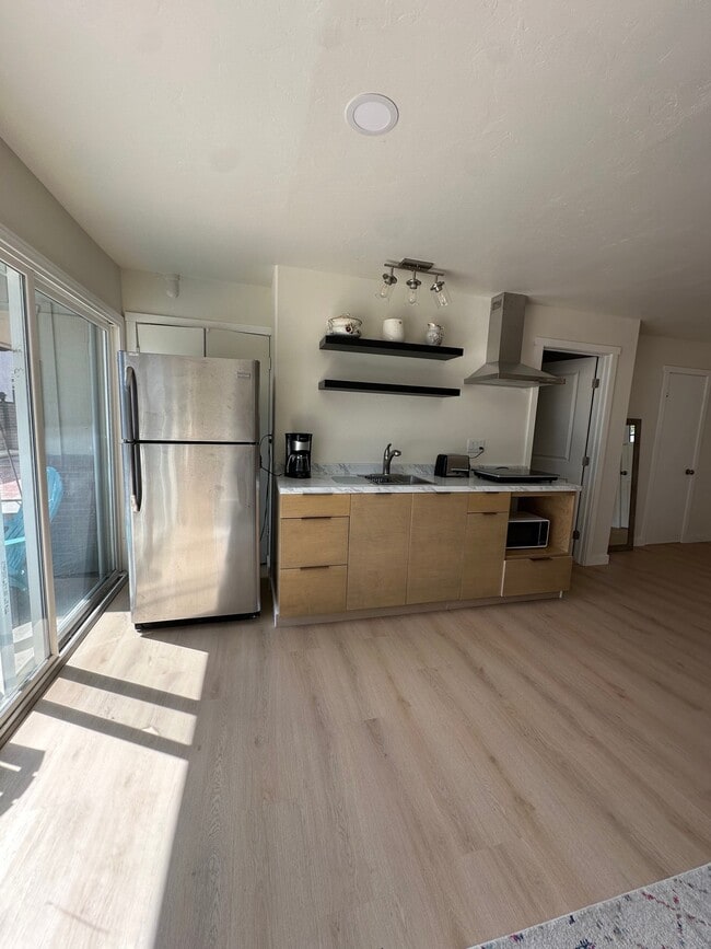 Photo - 1300 Oak Ave