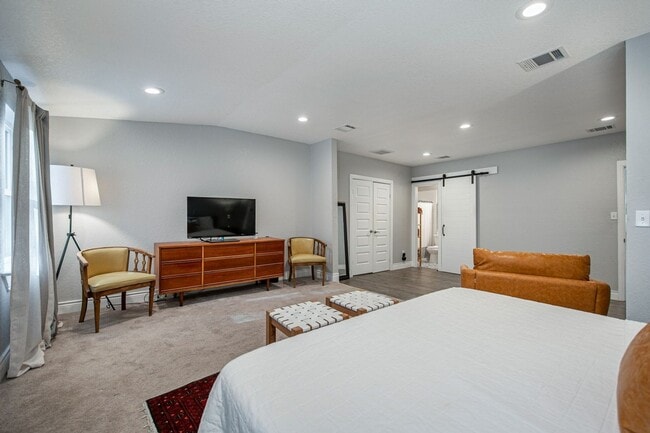 Photo - 112 Dreiss St