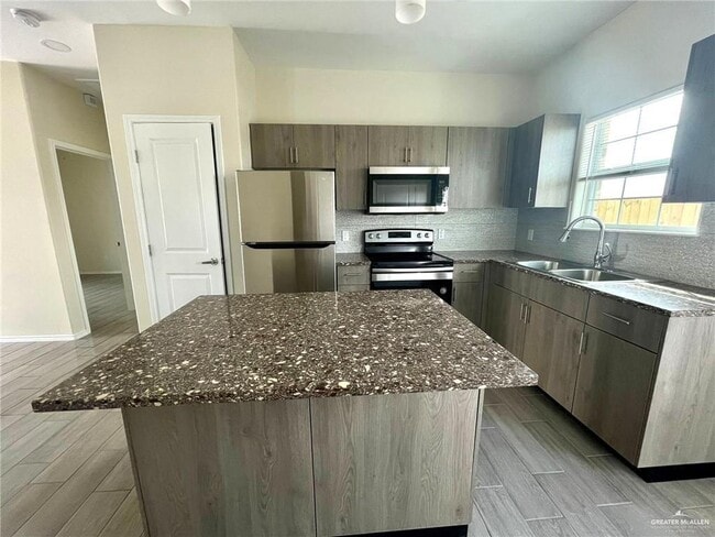 4907 N Hiawatha Dr Unit 3