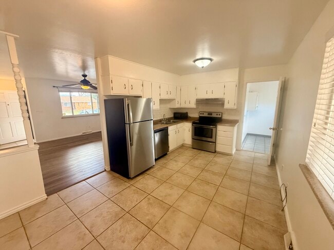 Kitchen - 5370 King Ct Unit 2 bd 1ba Regis duplex