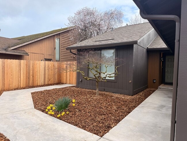 Building Photo - K14111 A &amp; B Unit B