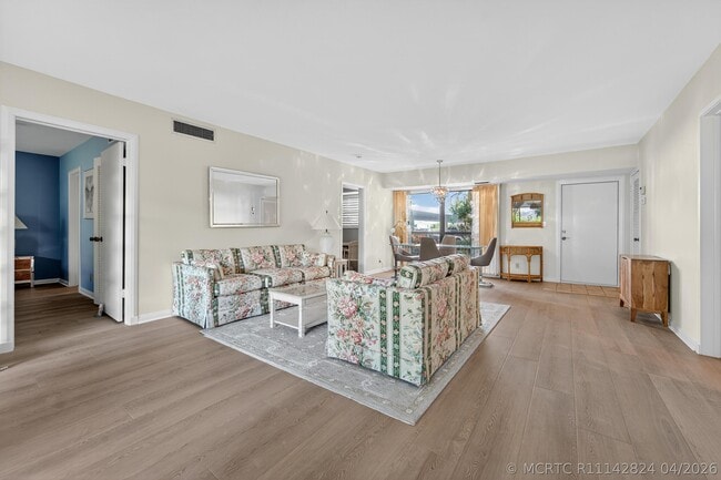 Photo - 6 Concourse Dr Unit A
