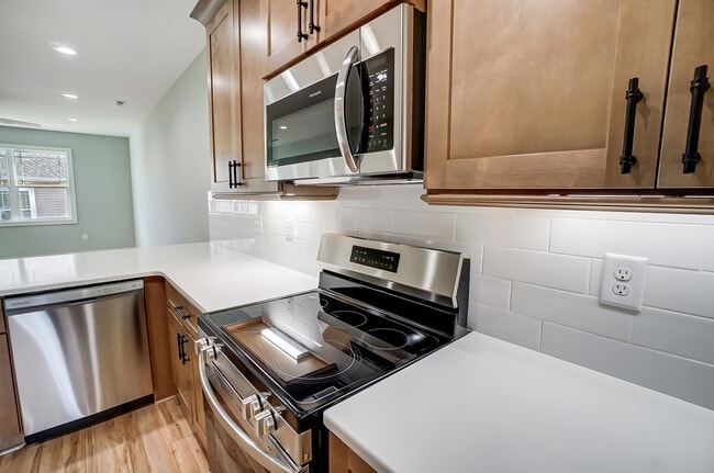 Photo - 2870 15th Ave Pl SE