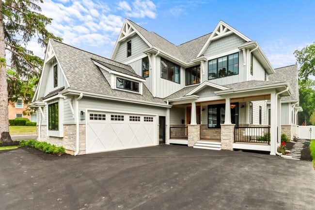 Building Photo - Downtown Lake Geneva Furnished Home with P...