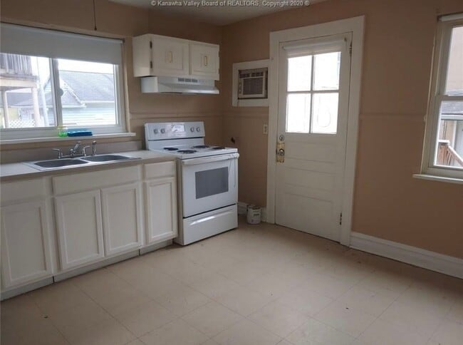 Photo - 1314 Moore Ave Unit A