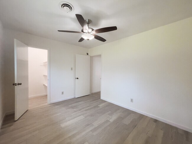 Photo - 7710 Romney Rd