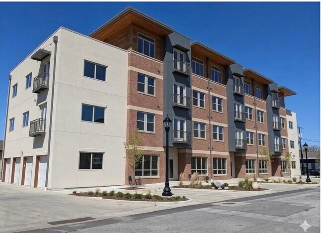 928 Travis Ave Unit 204