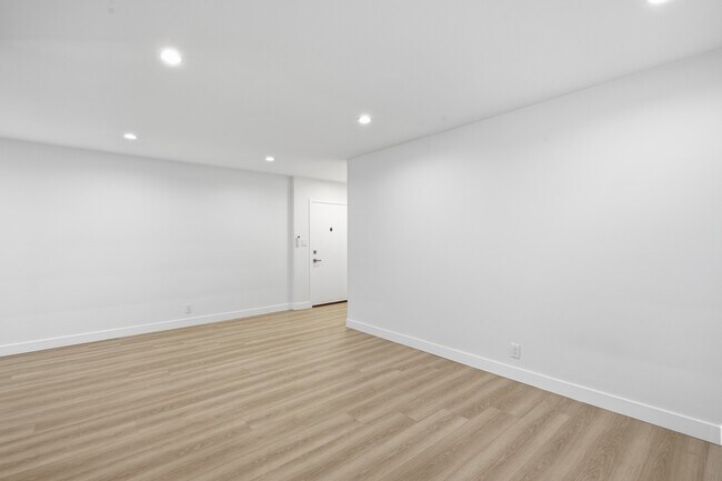 4321 Saugus Ave