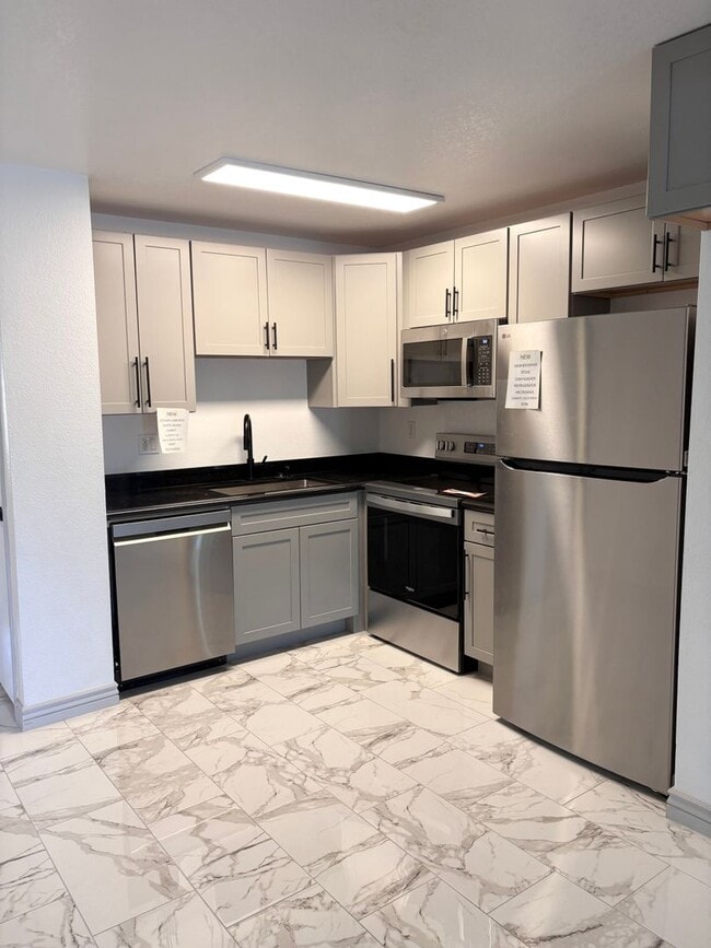 Building Photo - **SLEEK 1 BEDROOM/1 BATHROOM/LOFT/1 CAR GARAGE CONDO IN MESA (BROWN RD & CENTER ST)** Unit 2035