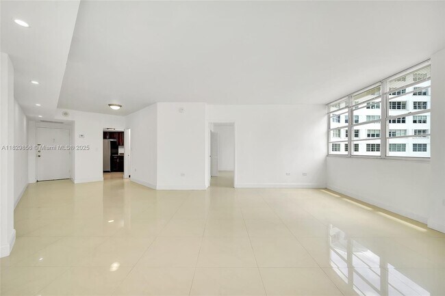Photo - 801 Brickell Bay Dr Unidad 1562 Rental