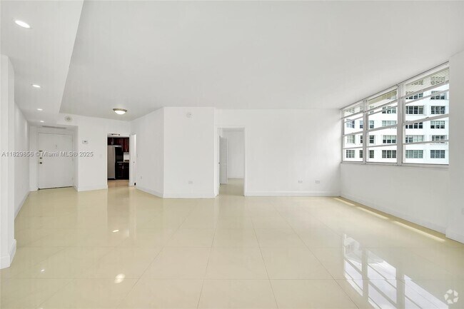 Building Photo - 801 Brickell Bay Dr Unit 1562 Rental