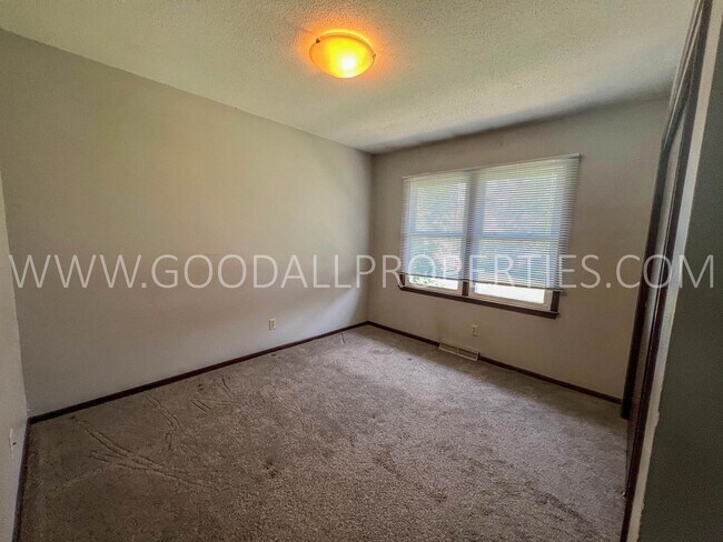 Photo - Great 2 bedroom 1 bath with basement Duple...