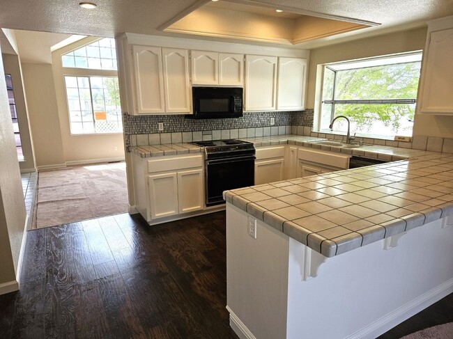 Photo - 1000 Peach Ct