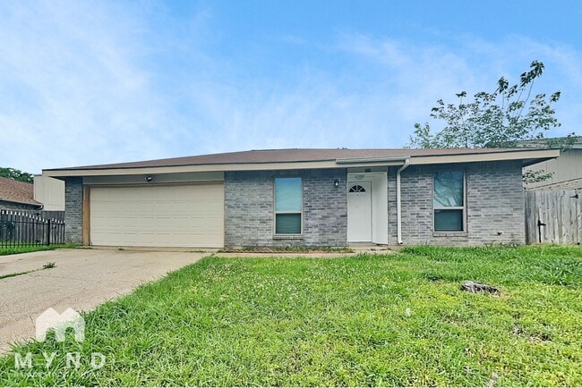 Building Photo - 939 N Pleasant Woods Dr