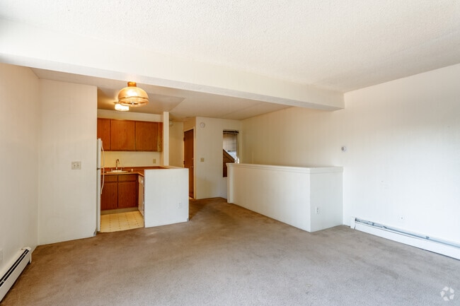 2BR, 1BA - 900 SF (Downstairs Unit) - Creekside Apartments