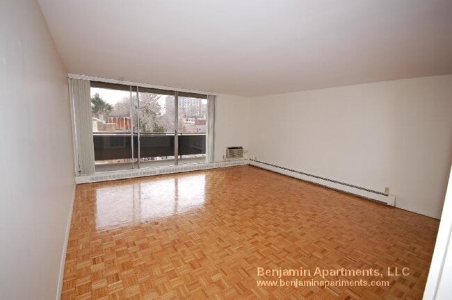 Building Photo - 133 Chiswick Rd Unit 404 Rental