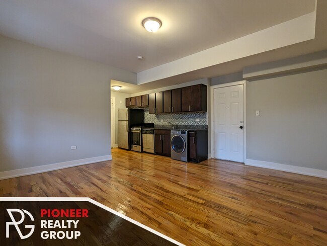 Building Photo - 2846 N Mildred Ave Unit 2