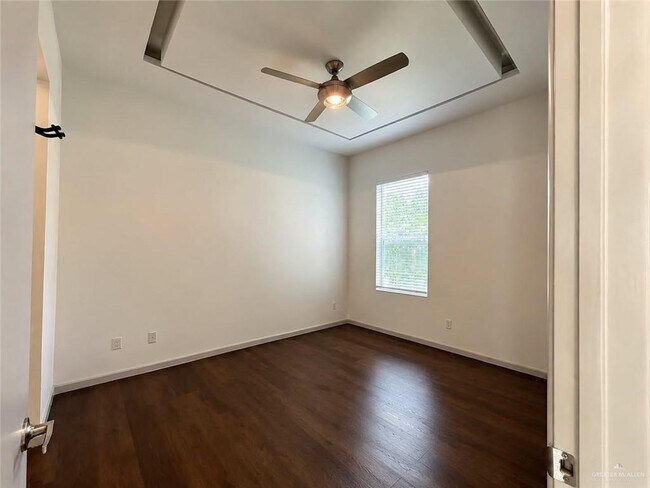 Photo - 15 Hackberry Ave