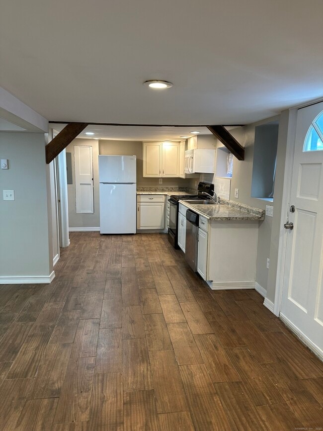 Building Photo - 11 Mead Ln Unit C