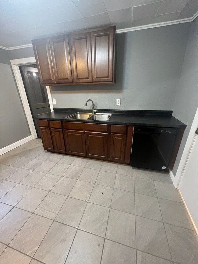 Photo - 3 Bed 1 Bath Home