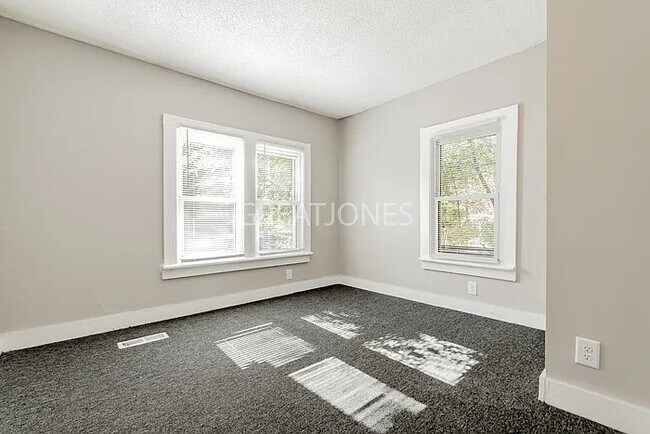 Photo - 512 Hampton Ave NW