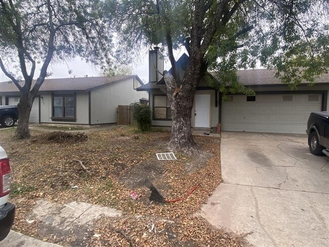 Photo - Spacious 3/2 duplex with a garage