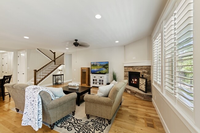 Photo - 296 E Grove Creek Ln