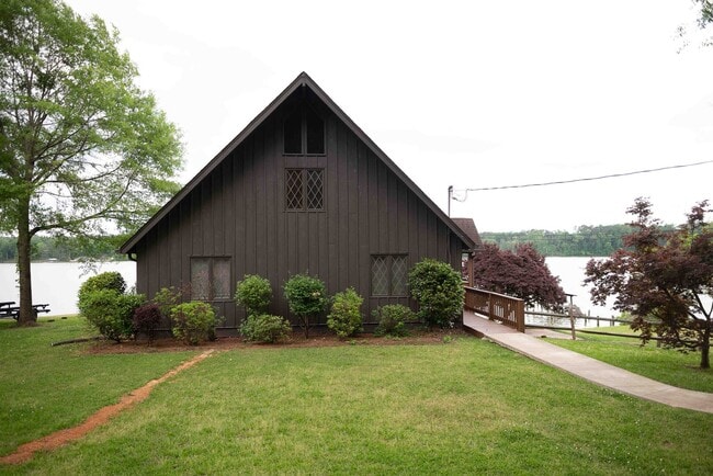 418 Riverton Dr