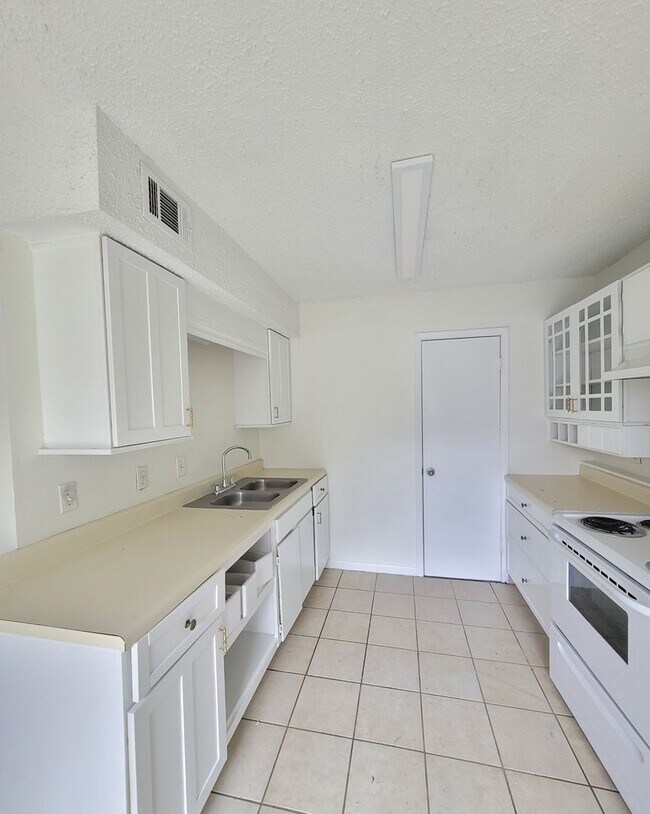 Photo - 1140 Lake Dr Unit B