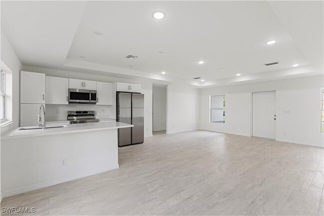 Photo - 835 Palomino St E