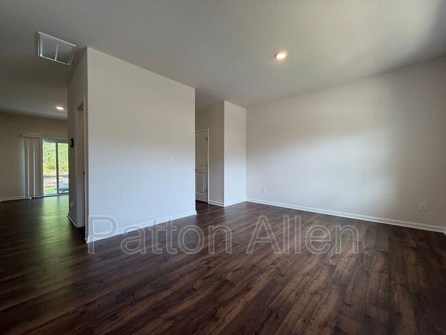 Photo - 138 Marathon Ln