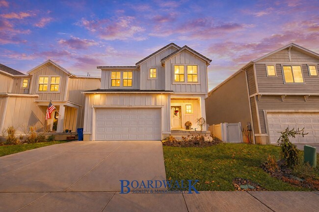 Building Photo - Modern 3-Bed Home with Yard & Amenities