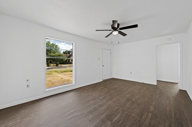 Photo - 2601 Herring Ave