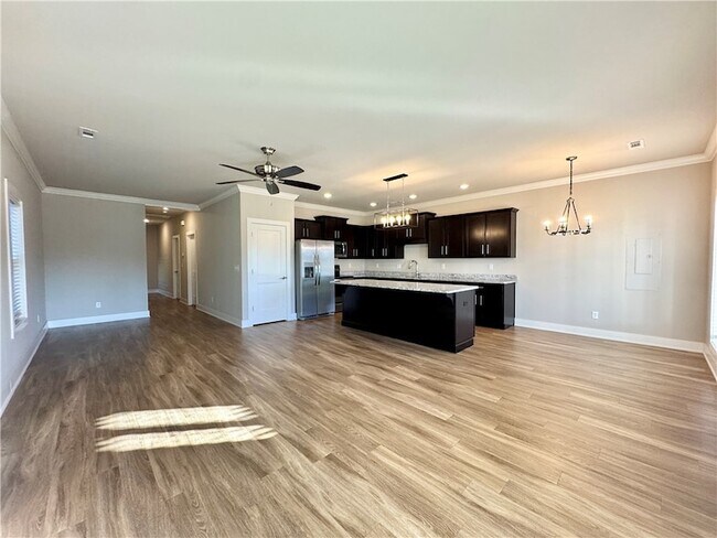 Photo - 921 NE Hts Ln