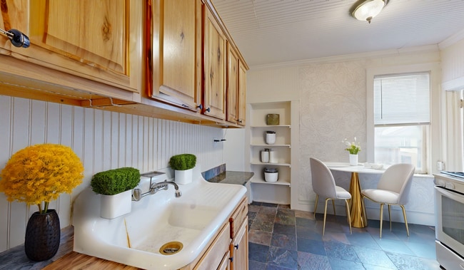 Photo - 1917 Emerson Ave S