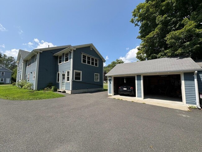 231 River Dr