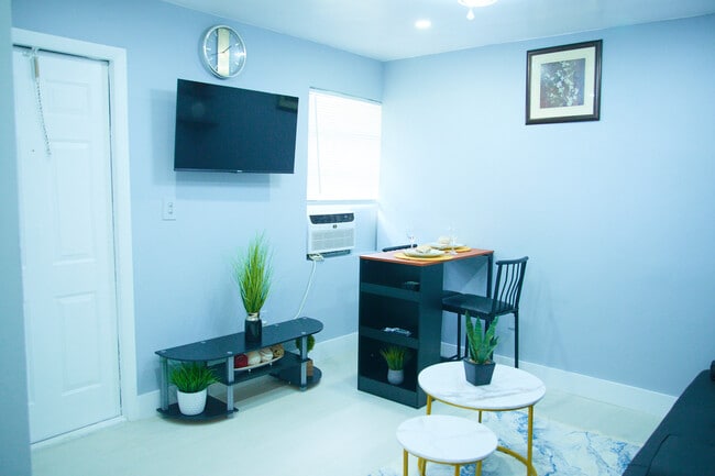 Photo - 414 N 60th Way Unit 414 N 60th Way Apt #1