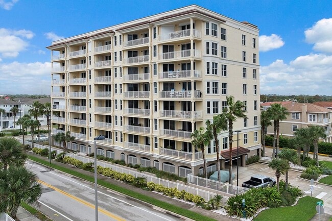 Building Photo - Remodeled Condo with Ocean Breezes!